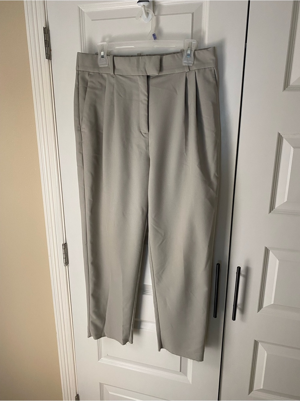 H&M Light Gray Pleated Women’s Trousers